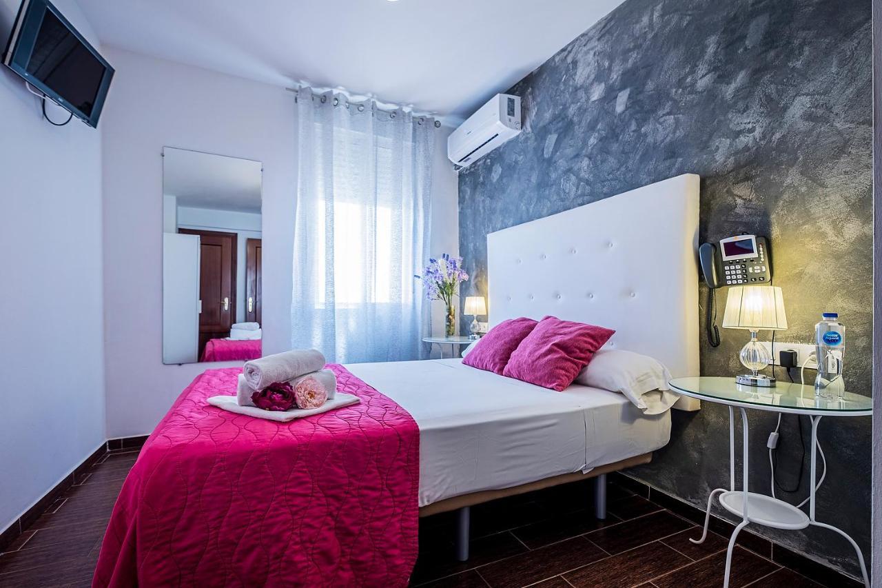 Noches De Triana Hotel Sevilla Bagian luar foto
