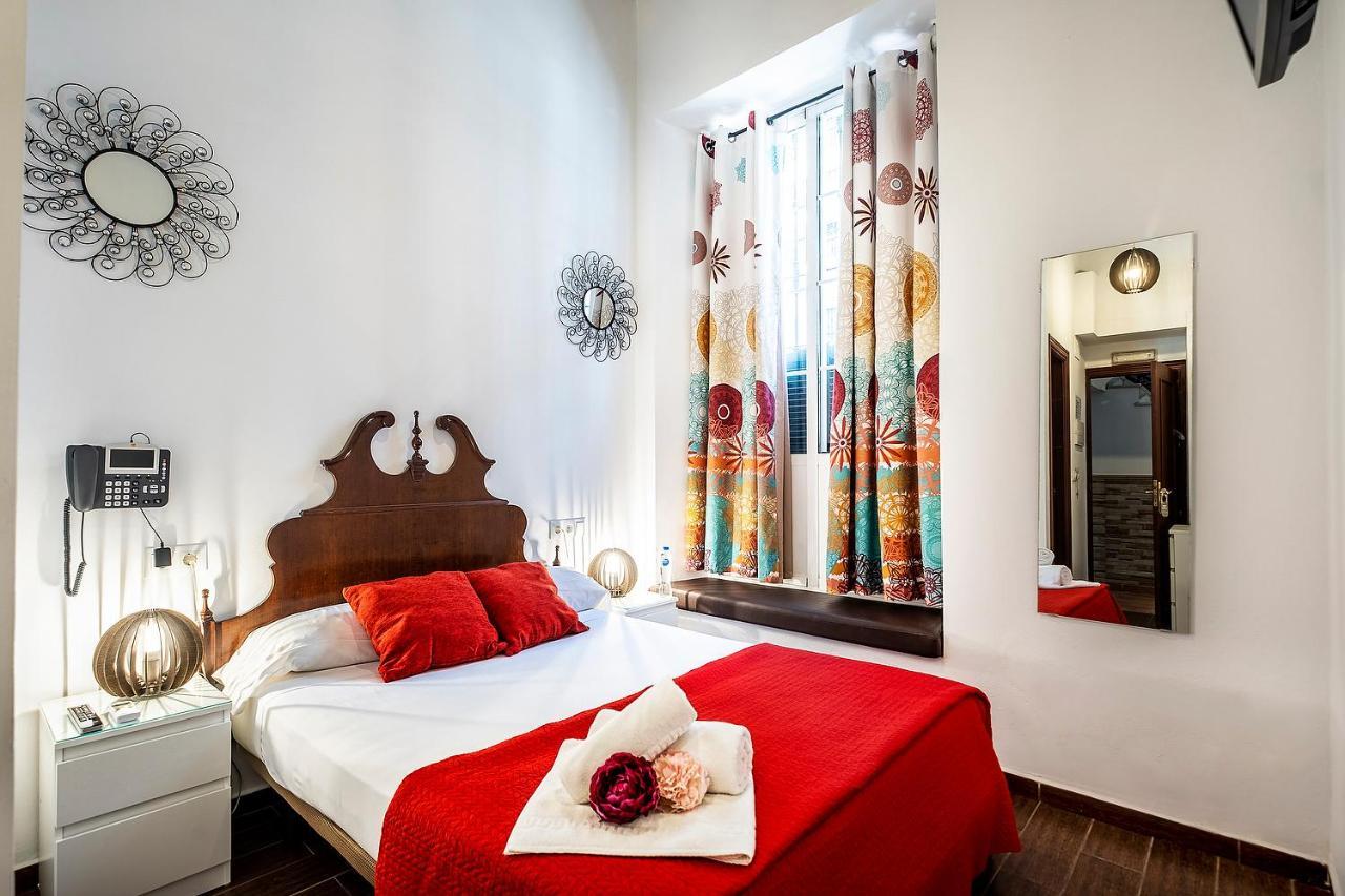 Noches De Triana Hotel Sevilla Bagian luar foto
