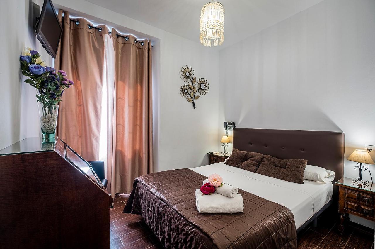 Noches De Triana Hotel Sevilla Bagian luar foto