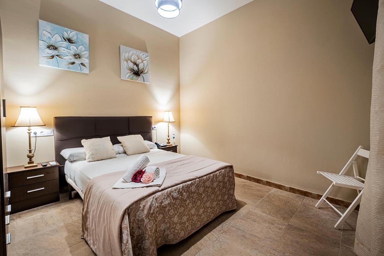 Noches De Triana Hotel Sevilla Bagian luar foto