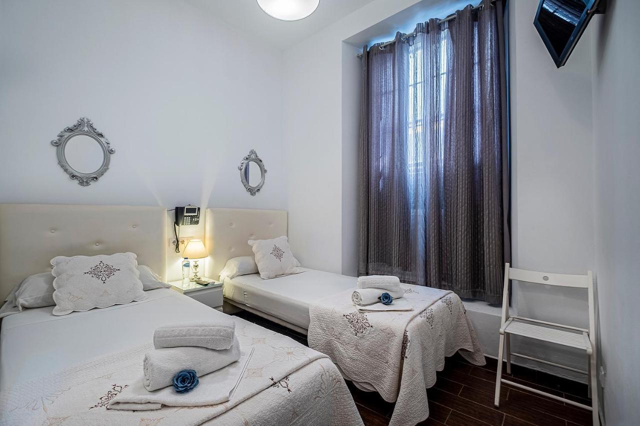 Noches De Triana Hotel Sevilla Bagian luar foto