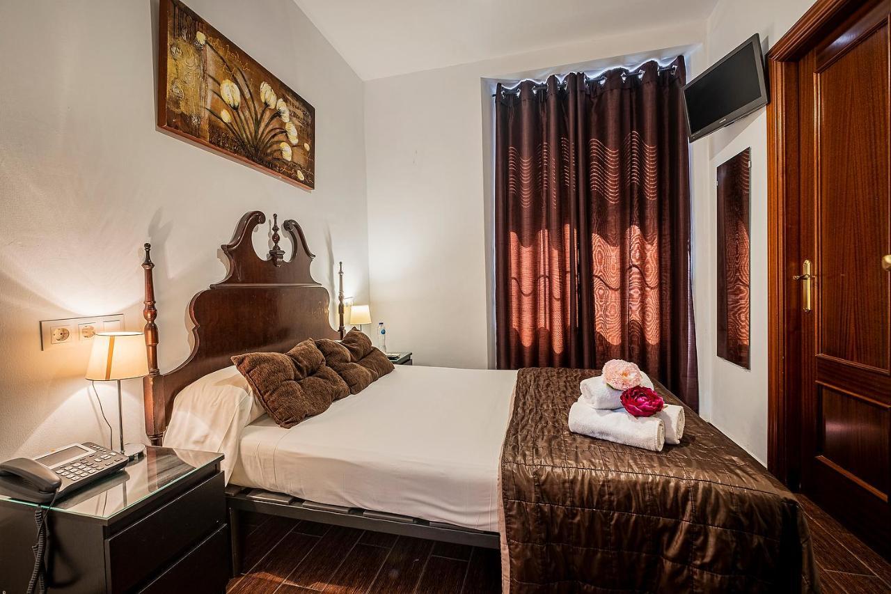 Noches De Triana Hotel Sevilla Bagian luar foto