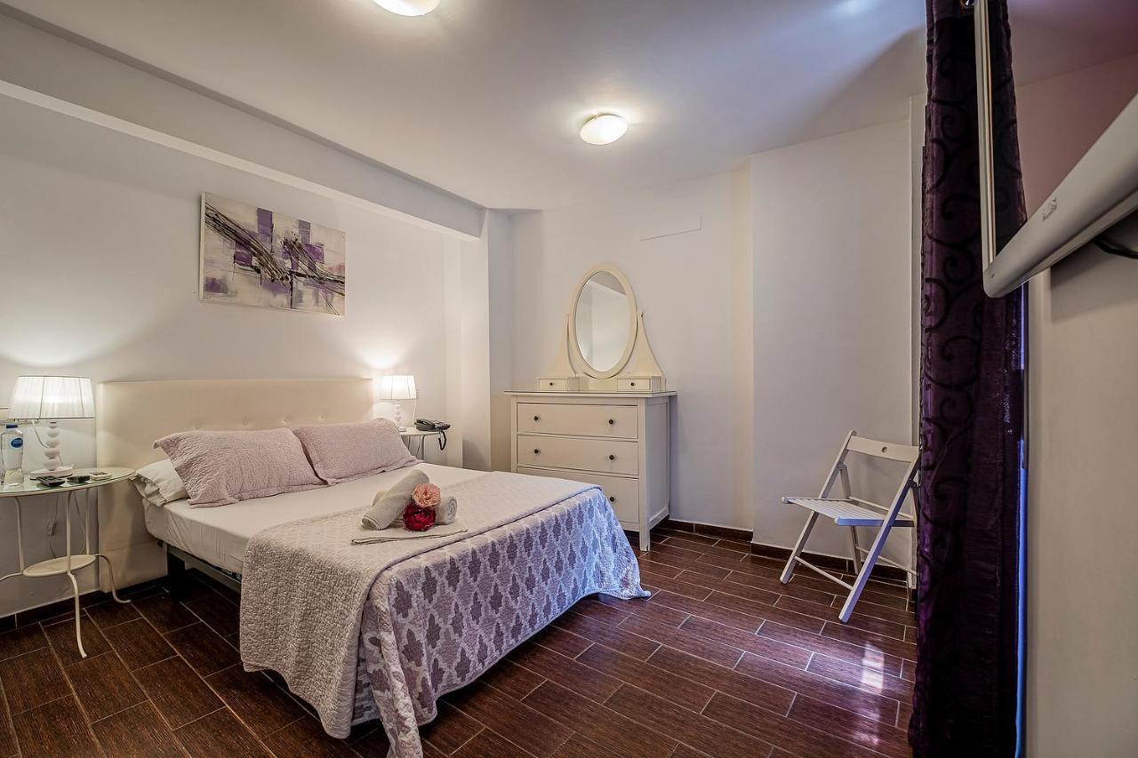 Noches De Triana Hotel Sevilla Bagian luar foto