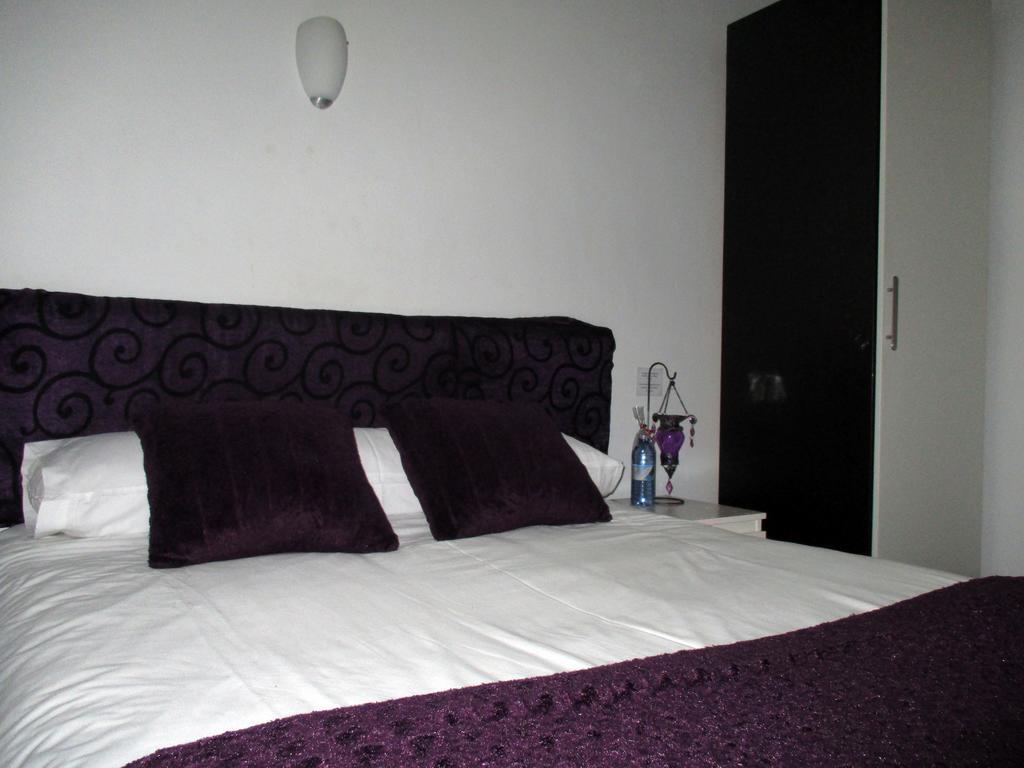 Noches De Triana Hotel Sevilla Bagian luar foto